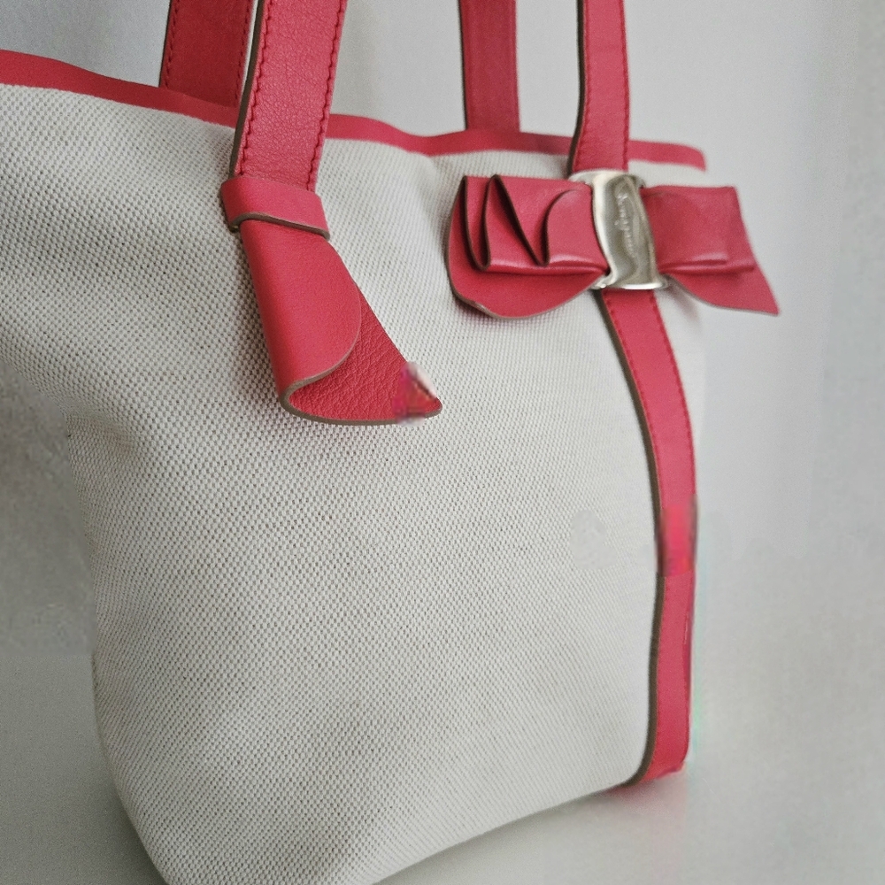 Authentic SALVATORE FERRAGAMO Vara Ribbon Red‎  Canvas Tote Shoulder Bag - Picture 4 of 15